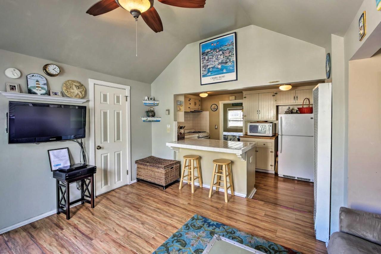 Villa Tropical Island Escape With Deck, Walk To Avalon Bay Exterior foto